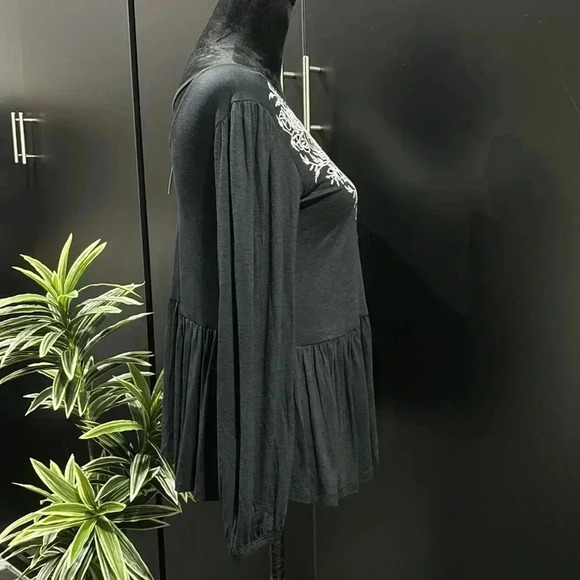 Emily Danielles Embroidered V-neck,peplum, crisscross V-back long sleeve top - Picture 5 of 12